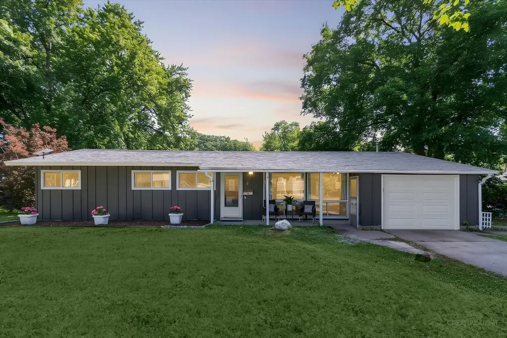 4 Woodcliff Road Montgomery IL 60538