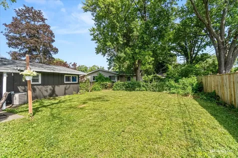 4 Woodcliff Road Montgomery IL 60538