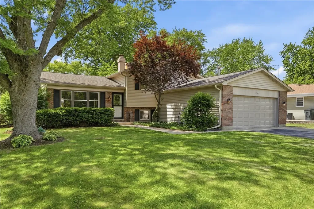 1707 Cherrywood Lane Lindenhurst IL 60046