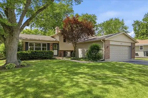 1707 Cherrywood Lane Lindenhurst IL 60046