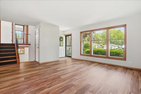 1707 Cherrywood Lane Lindenhurst IL 60046