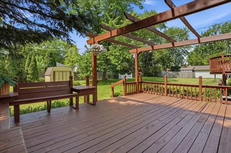 1707 Cherrywood Lane Lindenhurst IL 60046