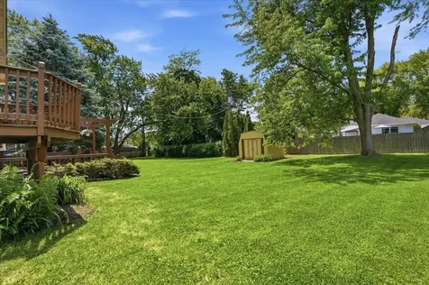 1707 Cherrywood Lane Lindenhurst IL 60046