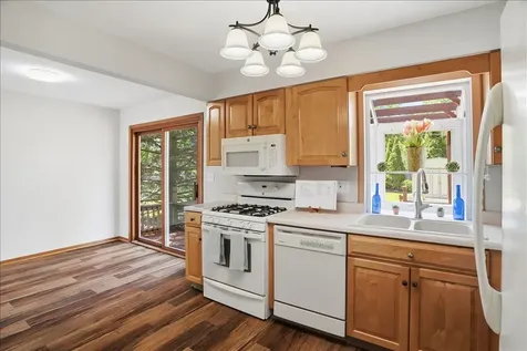 1707 Cherrywood Lane Lindenhurst IL 60046