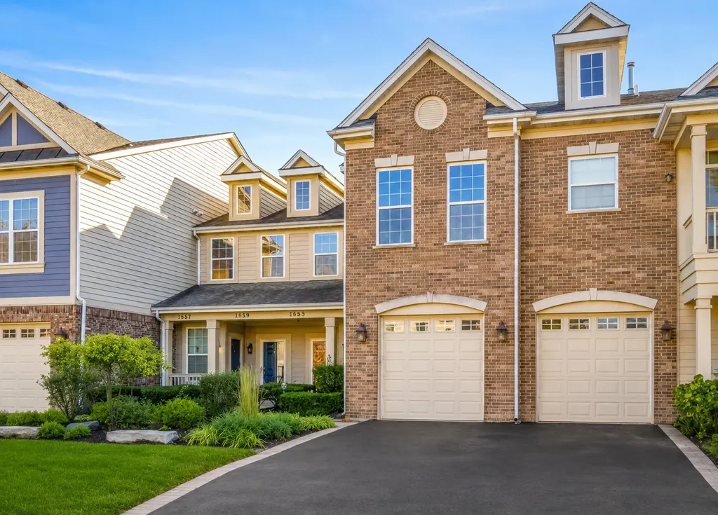 1361 Scarboro Road Schaumburg IL 60193
