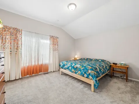 341 South Clearview Circle Round Lake IL 60073