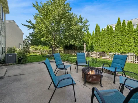 341 South Clearview Circle Round Lake IL 60073
