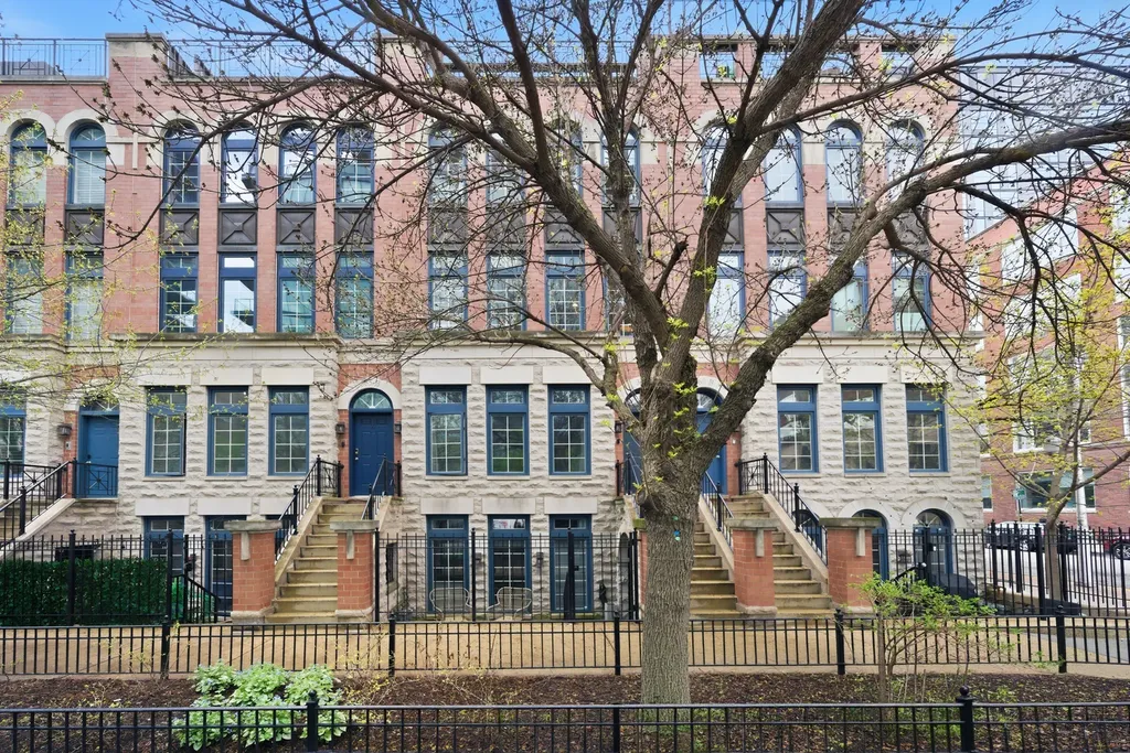 367 West Superior Street Chicago IL 60654