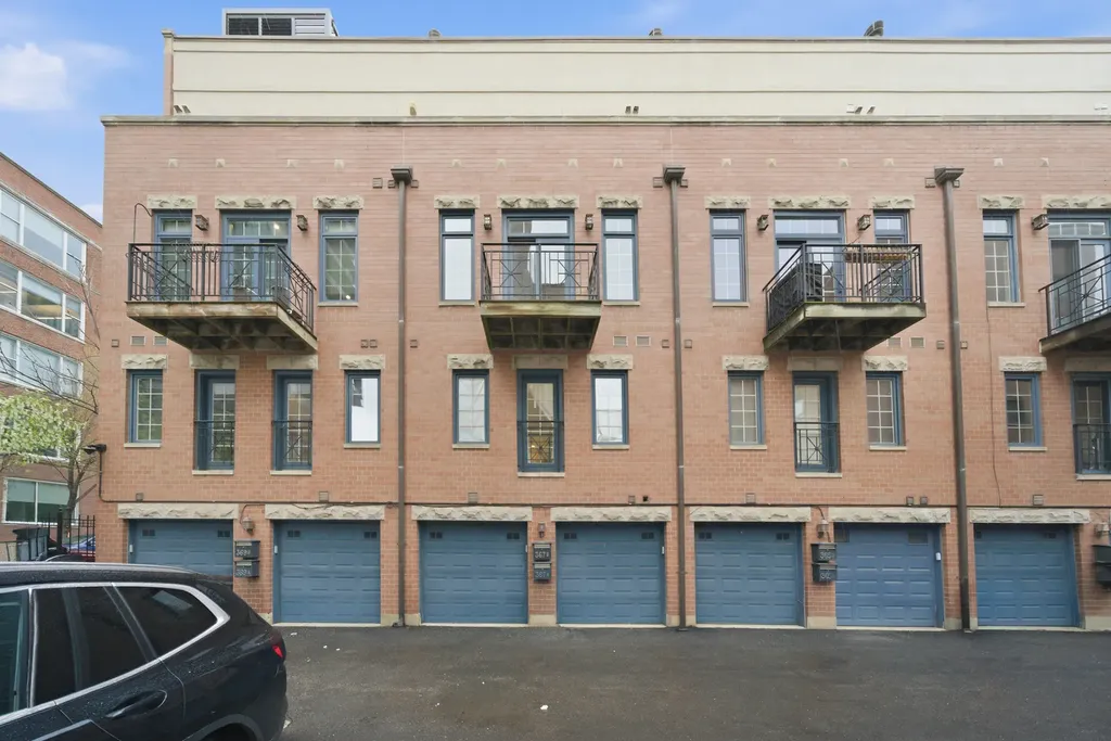 367 West Superior Street Chicago IL 60654