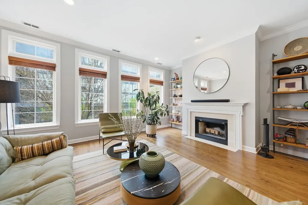 367 West Superior Street Chicago IL 60654