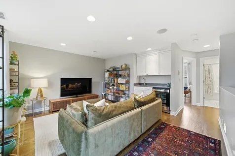 367 West Superior Street Chicago IL 60654