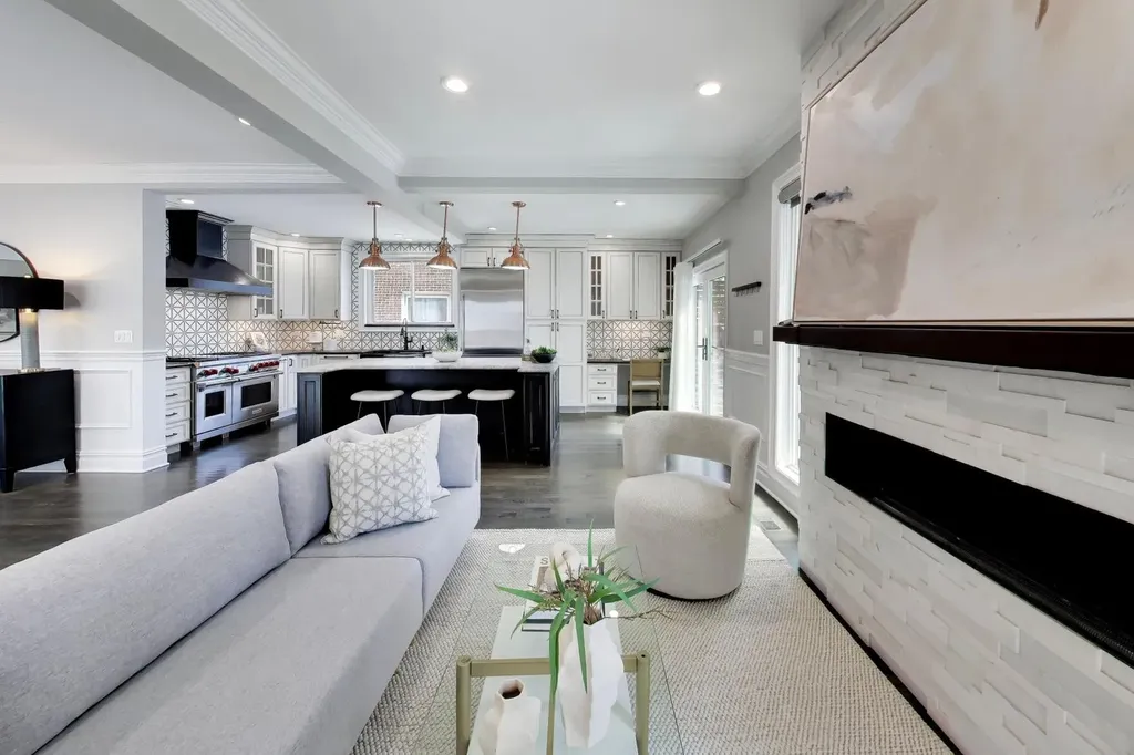 3923 North Kilbourn Avenue Chicago IL 60641