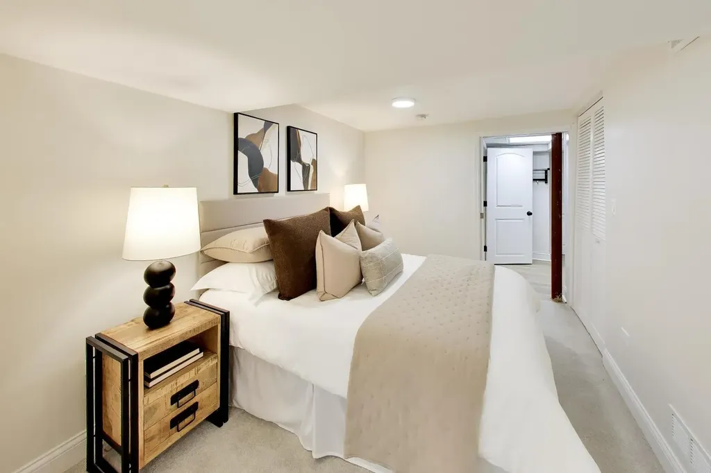 3923 North Kilbourn Avenue Chicago IL 60641