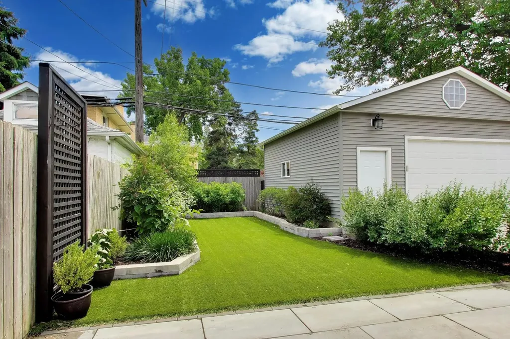 3923 North Kilbourn Avenue Chicago IL 60641