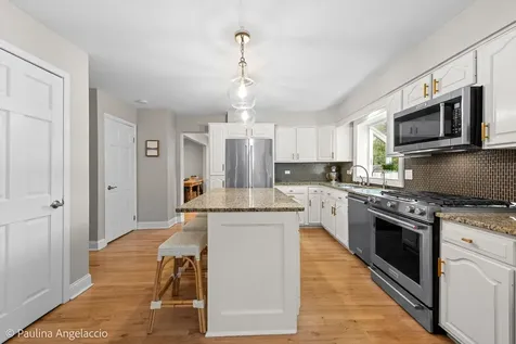 986 Commonwealth Court Barrington IL 60010