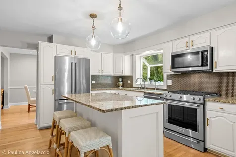 986 Commonwealth Court Barrington IL 60010