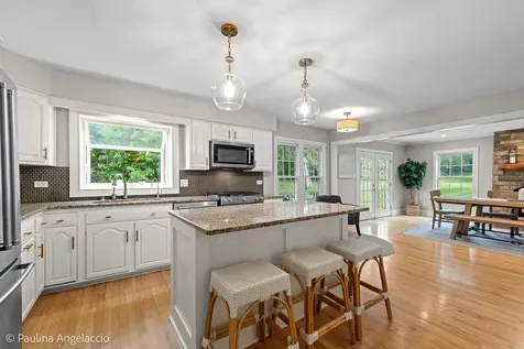 986 Commonwealth Court Barrington IL 60010