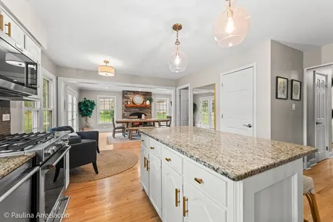 986 Commonwealth Court Barrington IL 60010