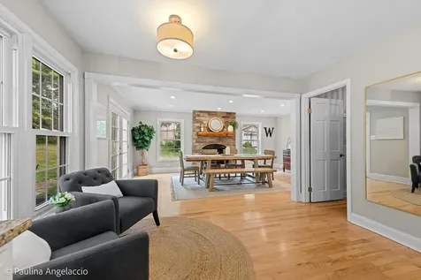 986 Commonwealth Court Barrington IL 60010