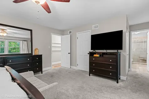 986 Commonwealth Court Barrington IL 60010