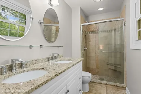 986 Commonwealth Court Barrington IL 60010