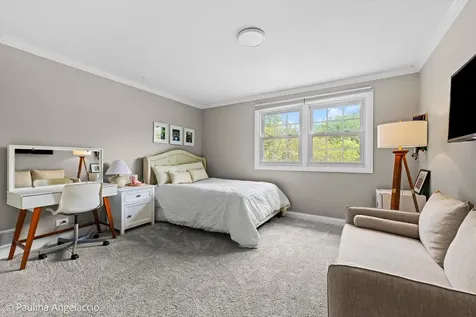 986 Commonwealth Court Barrington IL 60010