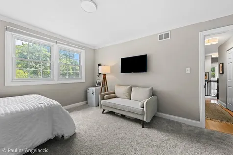 986 Commonwealth Court Barrington IL 60010