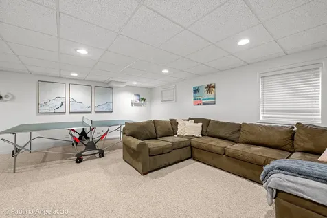 986 Commonwealth Court Barrington IL 60010