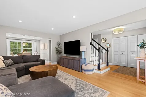 986 Commonwealth Court Barrington IL 60010