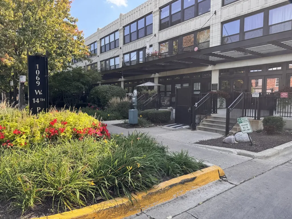 1069 West 14th Place Chicago IL 60608