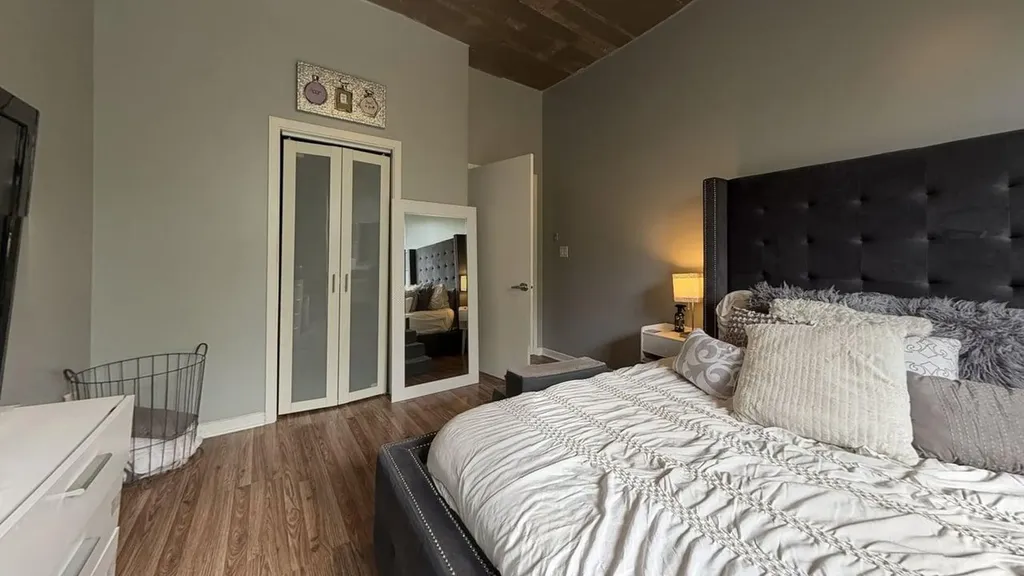 1069 West 14th Place Chicago IL 60608