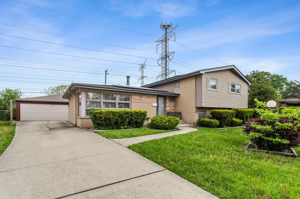 7638 Maple Street Morton Grove IL 60053