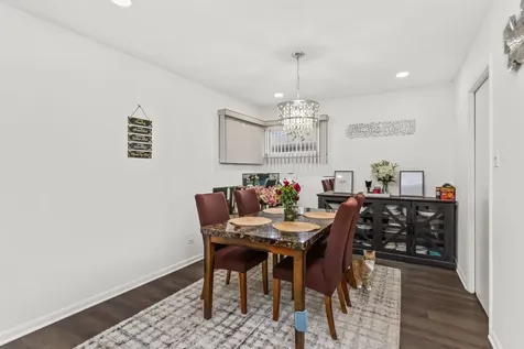 7638 Maple Street Morton Grove IL 60053