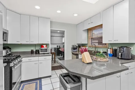7638 Maple Street Morton Grove IL 60053