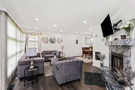 7638 Maple Street Morton Grove IL 60053