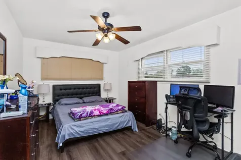 7638 Maple Street Morton Grove IL 60053