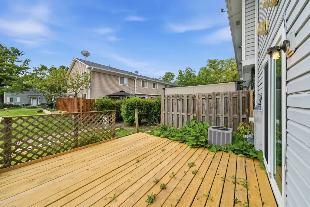 527 Alton Court Carol Stream IL 60188