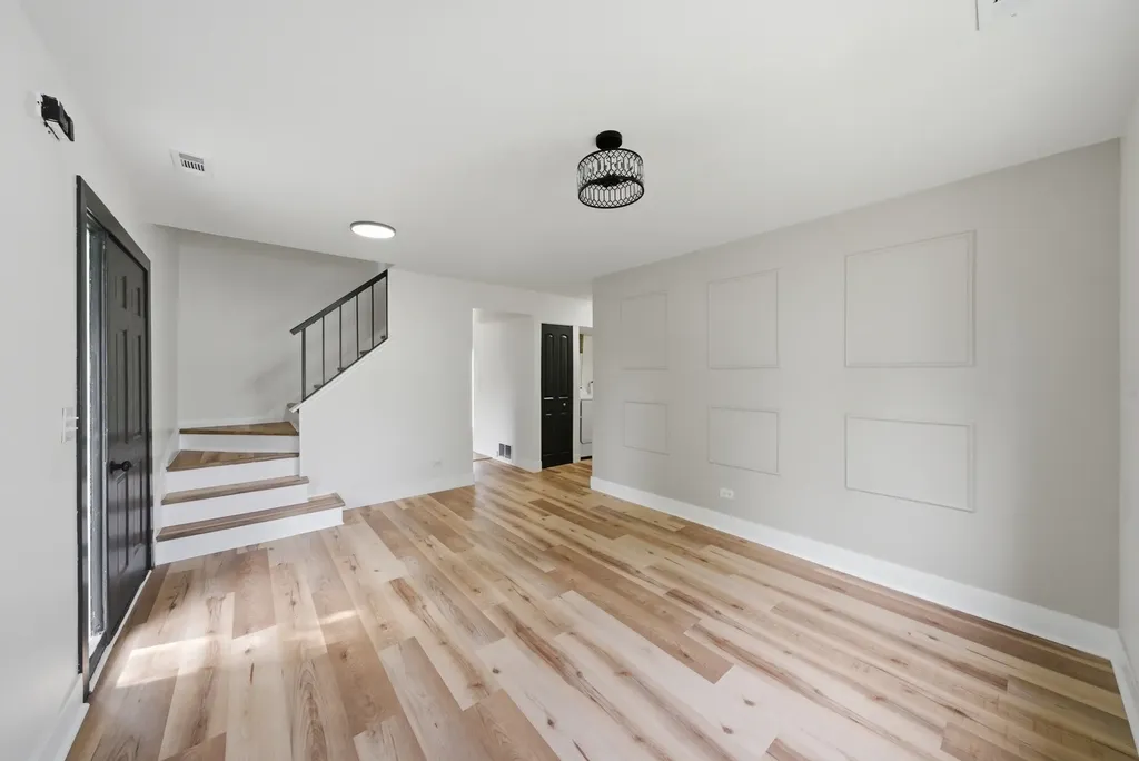 527 Alton Court Carol Stream IL 60188