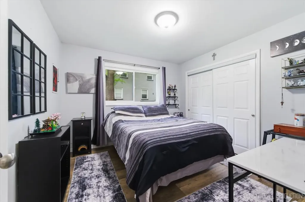 332 South Elmwood Drive Aurora IL 60506