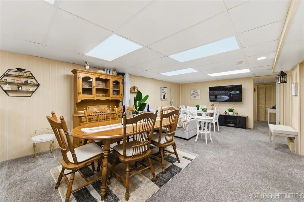 332 South Elmwood Drive Aurora IL 60506
