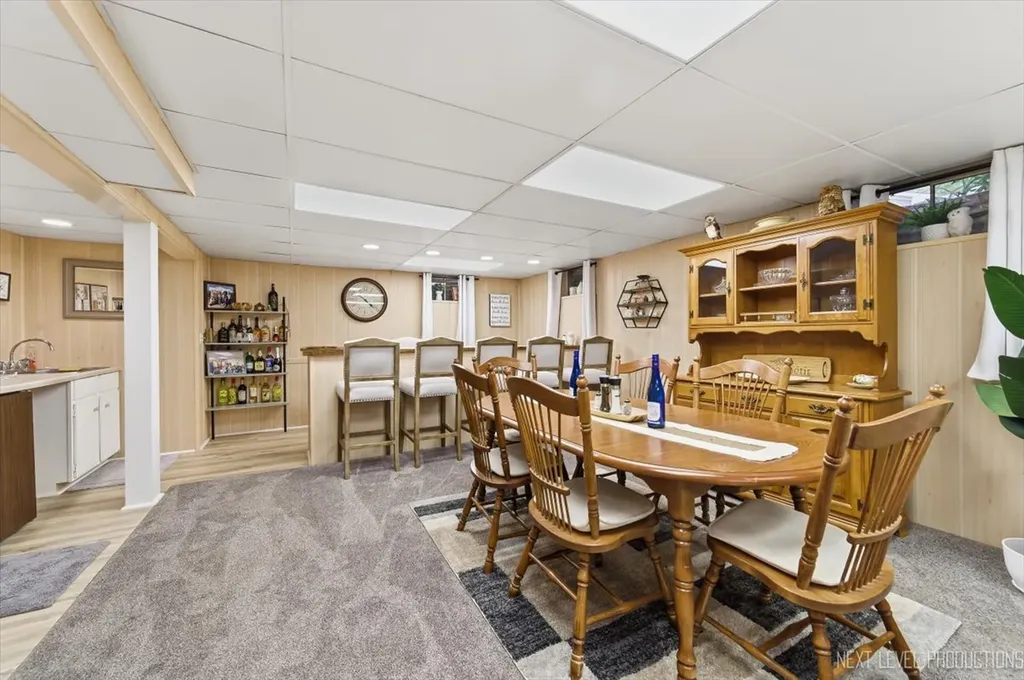 332 South Elmwood Drive Aurora IL 60506