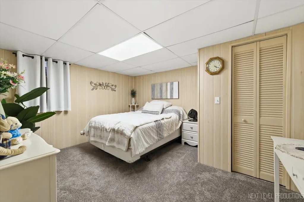 332 South Elmwood Drive Aurora IL 60506