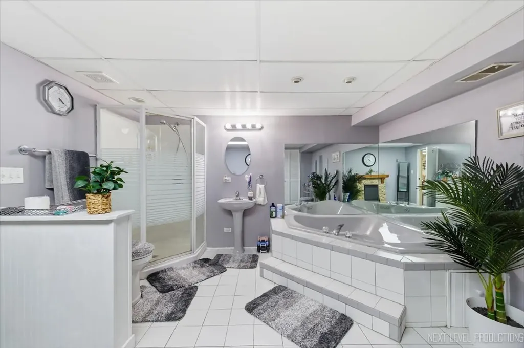 332 South Elmwood Drive Aurora IL 60506