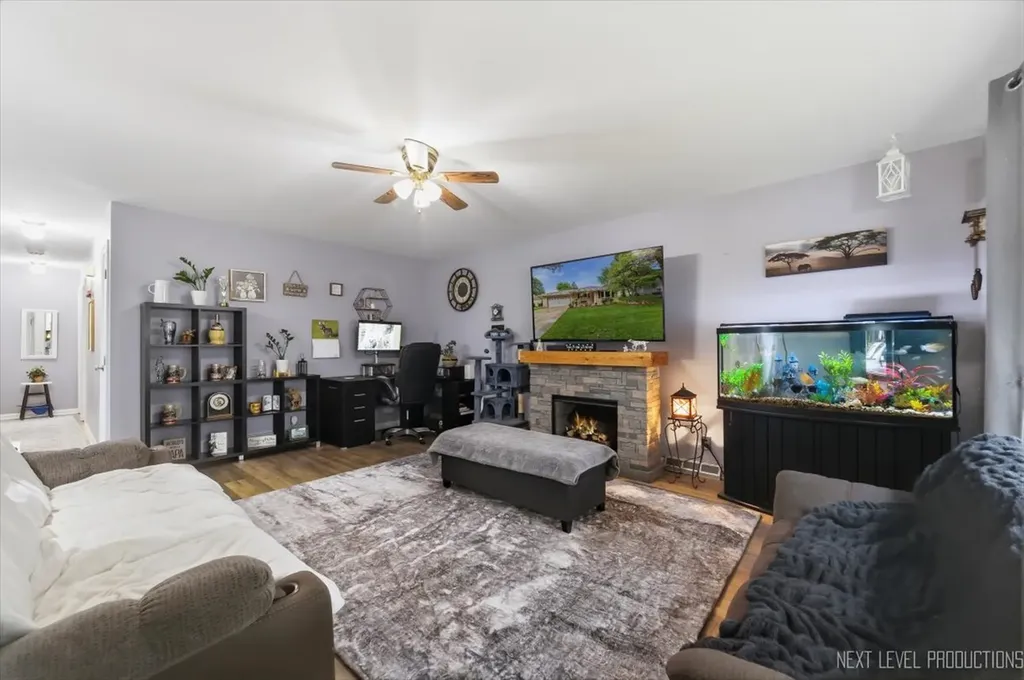 332 South Elmwood Drive Aurora IL 60506