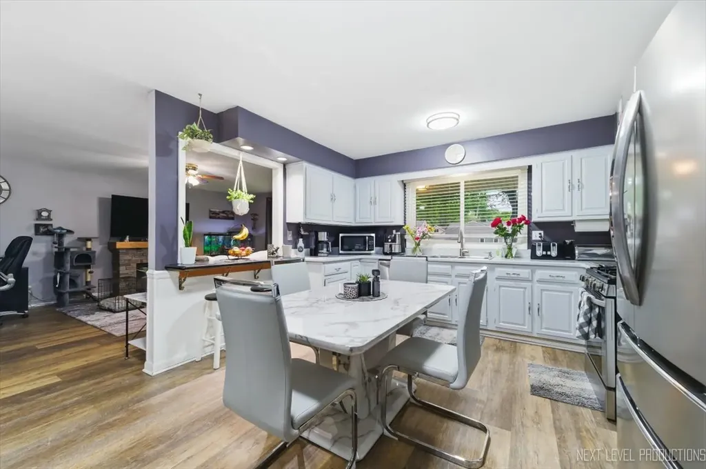 332 South Elmwood Drive Aurora IL 60506