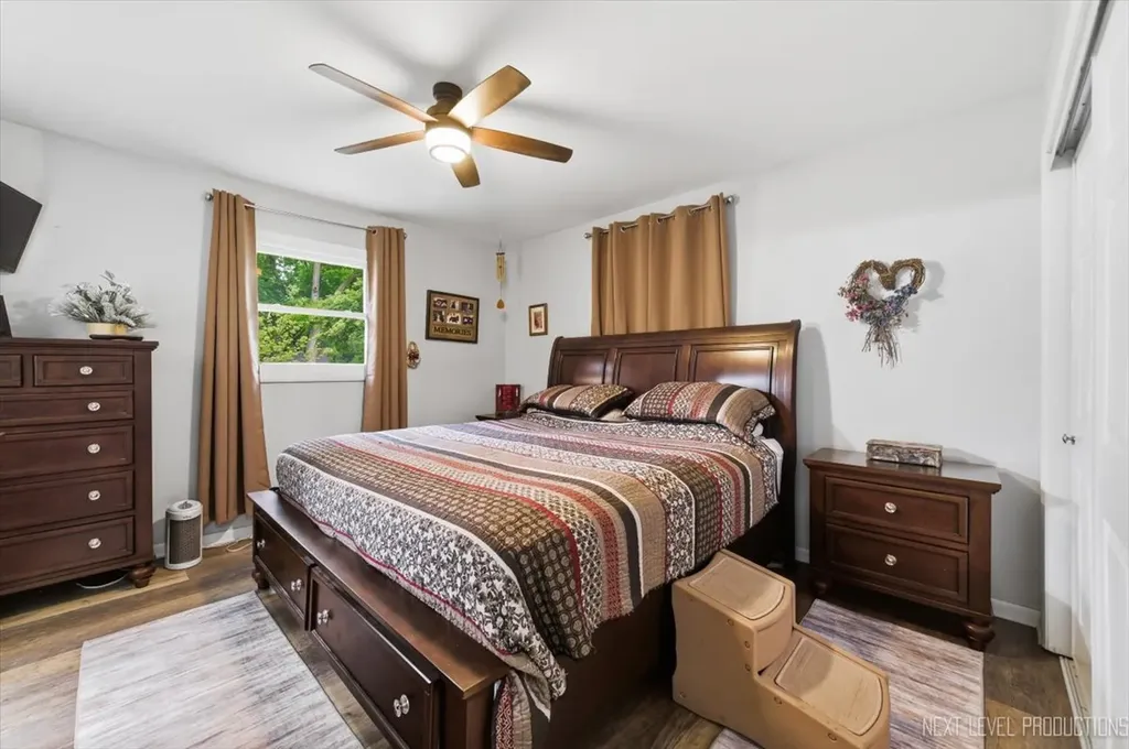 332 South Elmwood Drive Aurora IL 60506