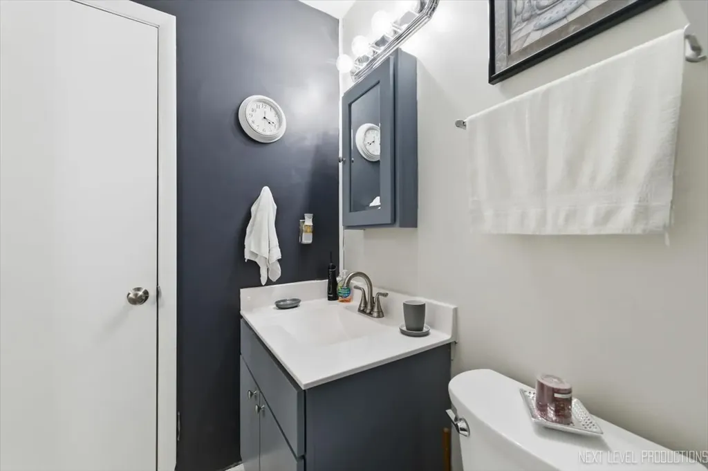 332 South Elmwood Drive Aurora IL 60506