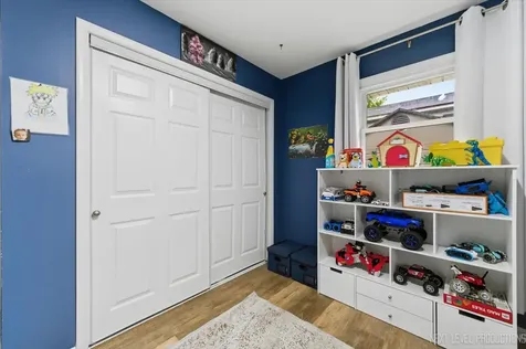 332 South Elmwood Drive Aurora IL 60506