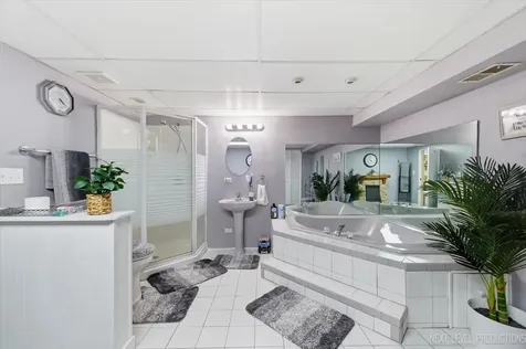 332 South Elmwood Drive Aurora IL 60506