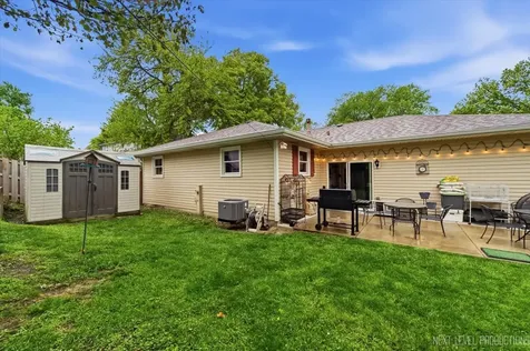 332 South Elmwood Drive Aurora IL 60506